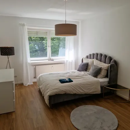 Quiet Family - 10 Min To Center & Oktoberfest - Free Parking - Near Nymphenburg Palace & Botanical Garden