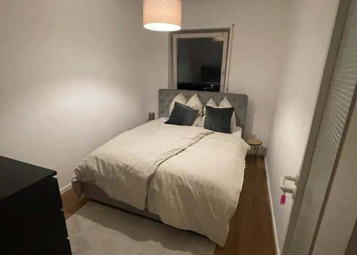 Quiet Family - 10 Min To Center & Oktoberfest - Free Parking - Near Nymphenburg Palace & Botanical Garden