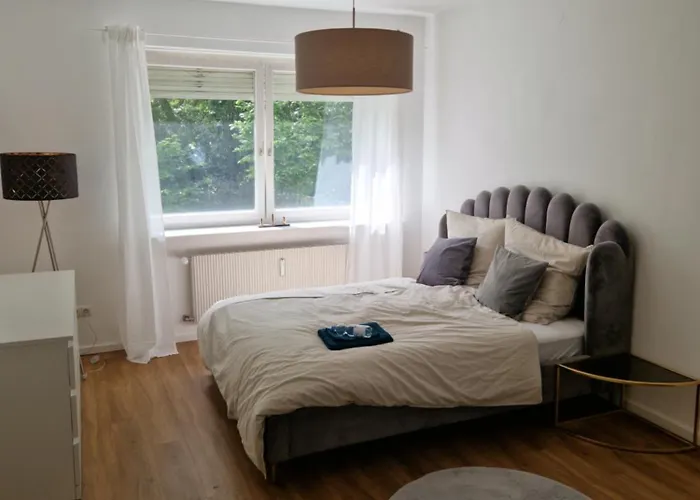 Quiet Family - 10 Min To Center & Oktoberfest - Free Parking - Near Nymphenburg Palace & Botanical Garden