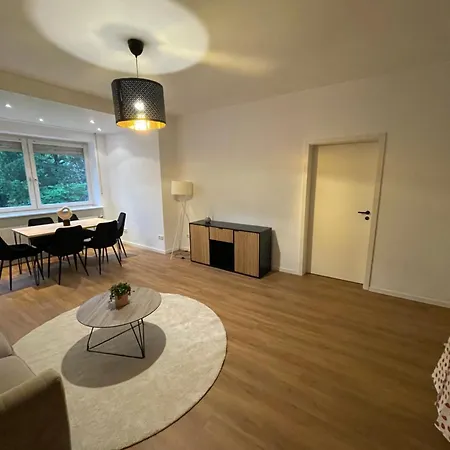 Quiet Family - 10 Min To Center & Oktoberfest - Free Parking - Near Nymphenburg Palace & Botanical Garden *